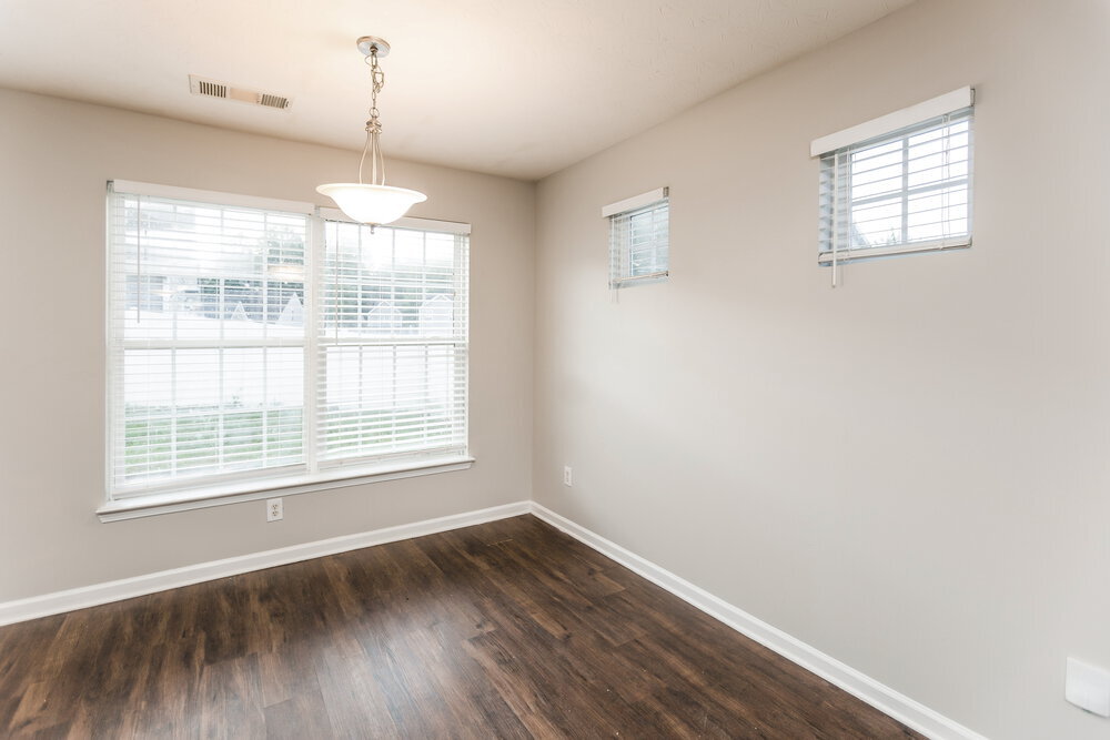 Building Photo - 320 Arrowhead Dr