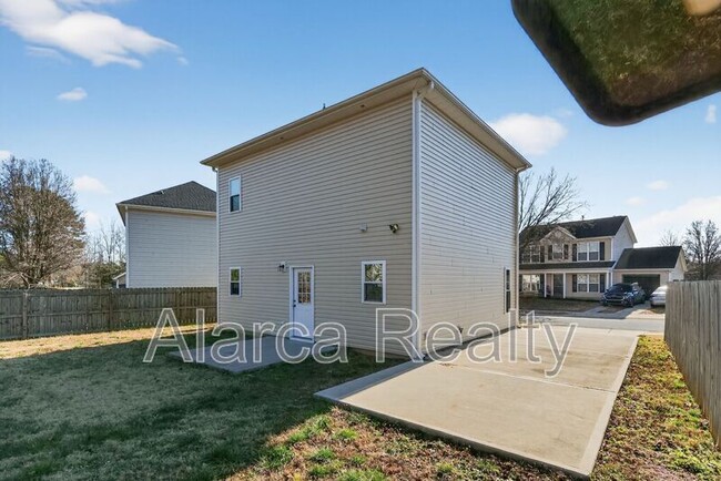 Building Photo - 425 Centerfield Dr