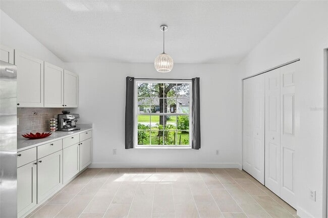 Building Photo - 64 Radcliffe Dr