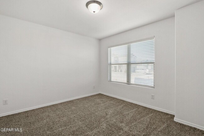 Building Photo - 2833 Maria Casas St