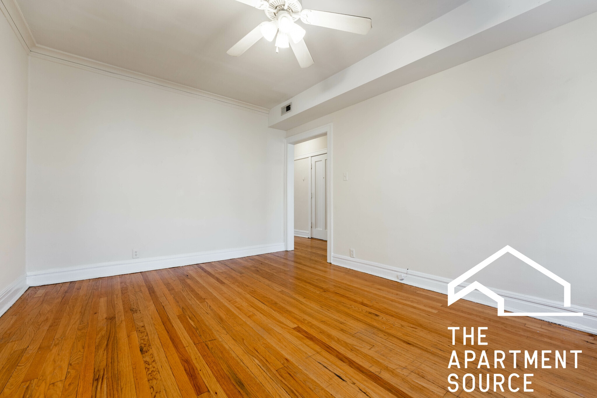 Building Photo - 1949 W Winnemac Ave