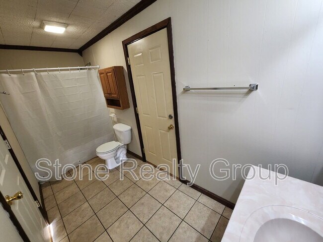 Building Photo - 1405 S 25th St