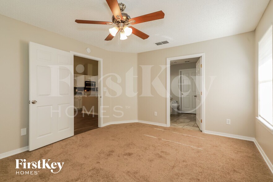 Building Photo - 2047 Eclipse Dr