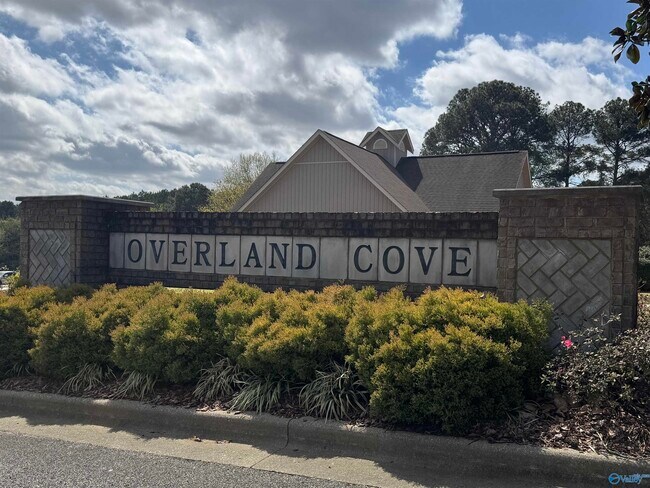 Building Photo - 1024 Split Rock Cove