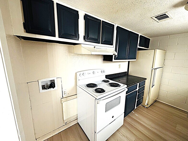 Building Photo - 402 S 2nd St