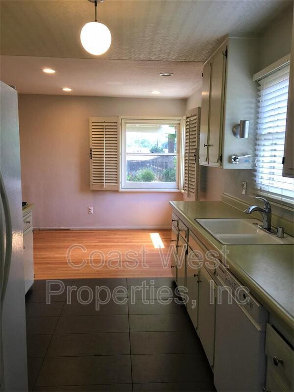 Building Photo - 4727 Glacier Ave