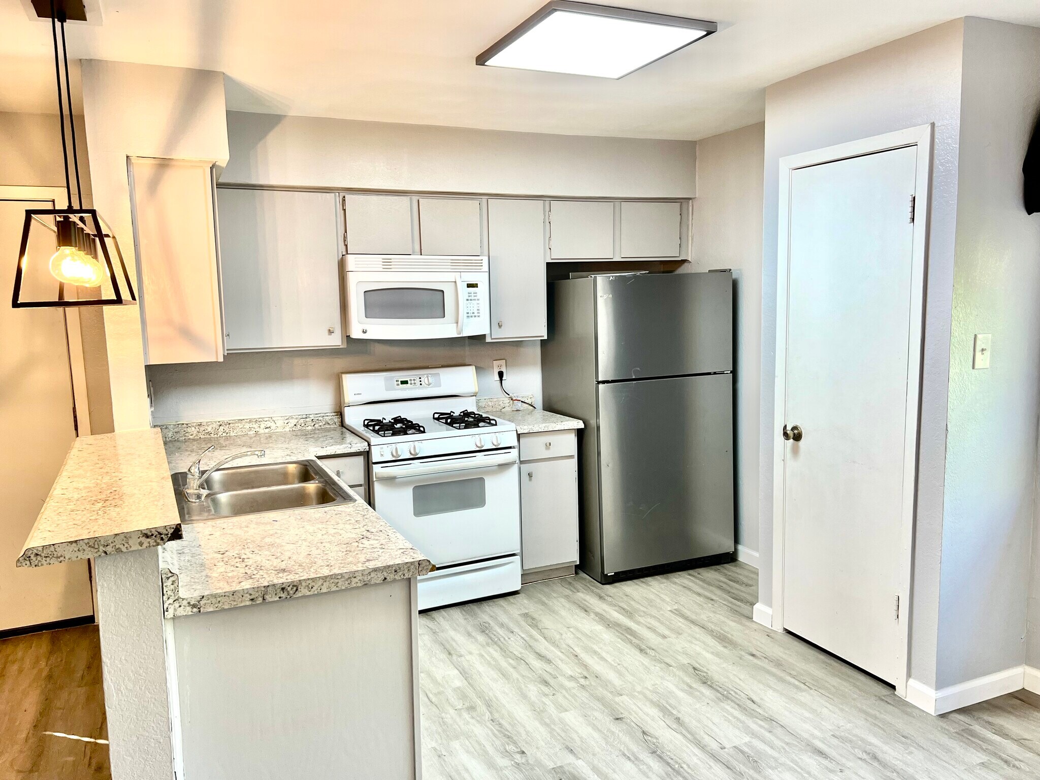 Building Photo - 801 Bracewood Cir