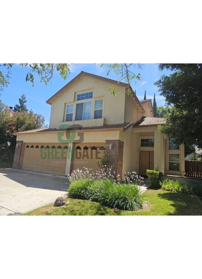 Primary Photo - Beautiful 4 Bedroom, 3 Bathroom Home in Tr...