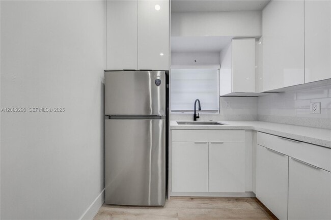 Building Photo - 2464 SW 22nd St