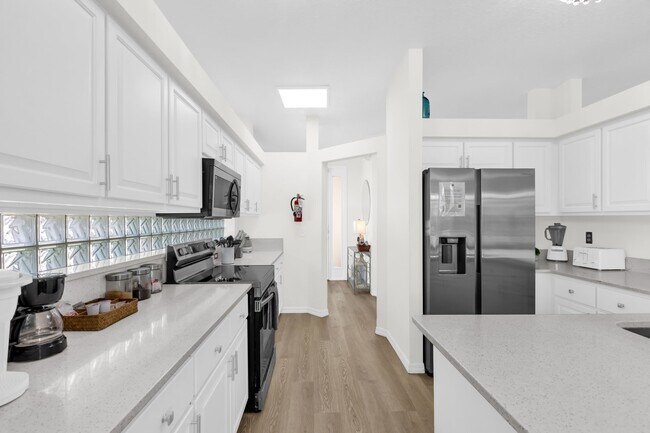 Building Photo - 2908 Sunset Lakes Blvd