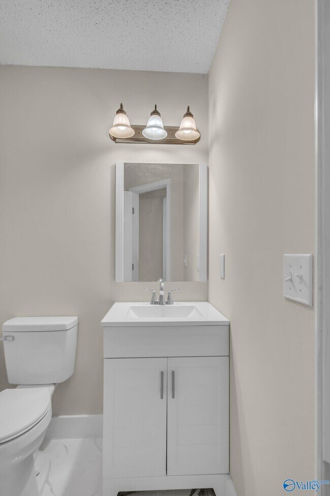 Building Photo - 213 Rebecca Pines Dr