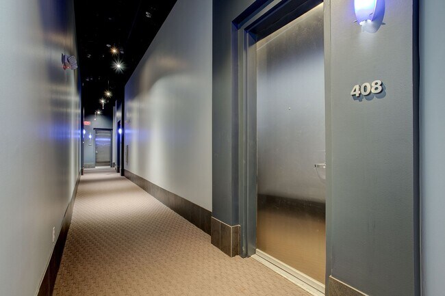 Building Photo - Heart of Old Town!!  Lofted Furnished Rental.  2 Parking Spots. Modern Living Resort!!  Front doo...