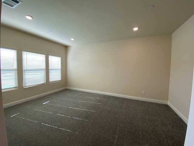 Building Photo - Beautiful home ready for your family available June!