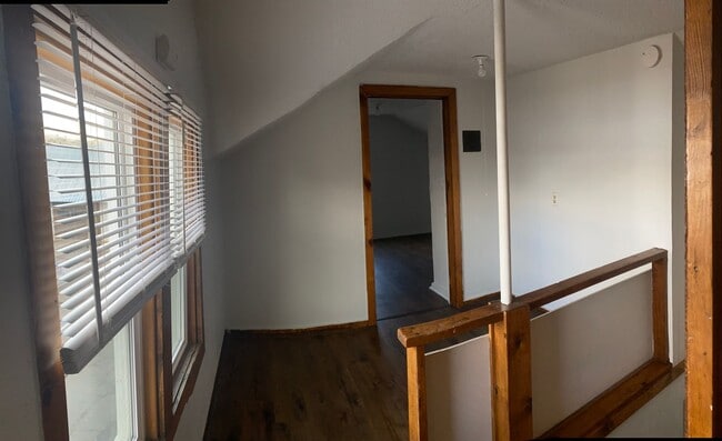 Building Photo - 3bed/1bath house on Homedale Rd.