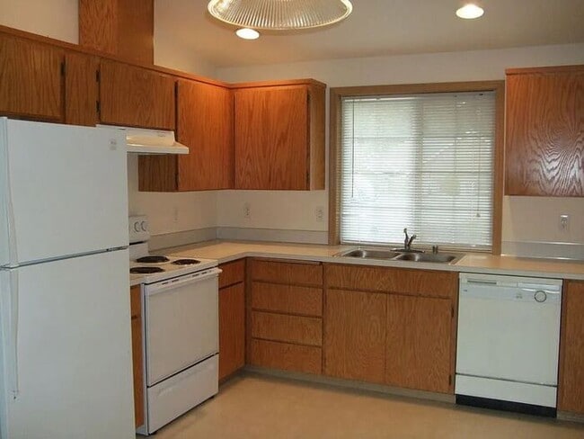 Building Photo - Wonderful 3 bedroom 2 bathroom Duplex in Puyallup!!