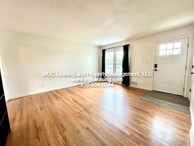 Building Photo - Unique Ranch Style Home Minutes From Downtown Lee's Summit