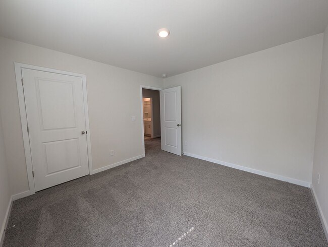 Building Photo - Beautiful New Build Home located in the Cardinal Creek Community!