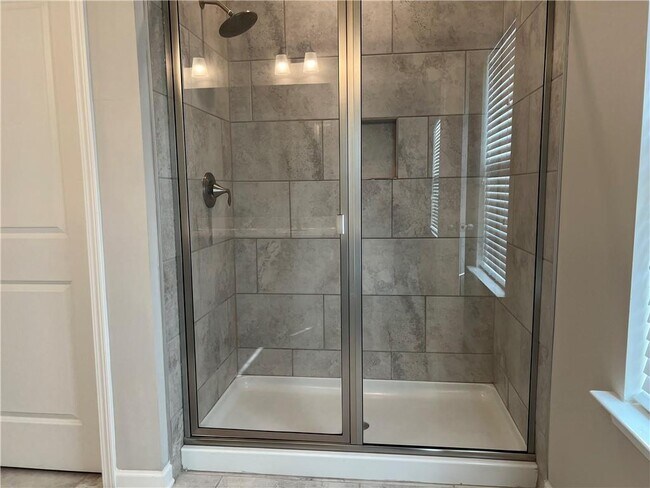 Building Photo - 363 Commons Ave