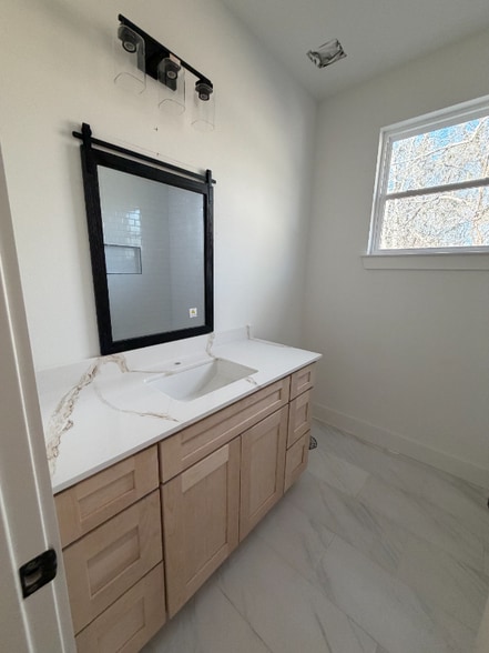 Building Photo - 211 Kahana Ln