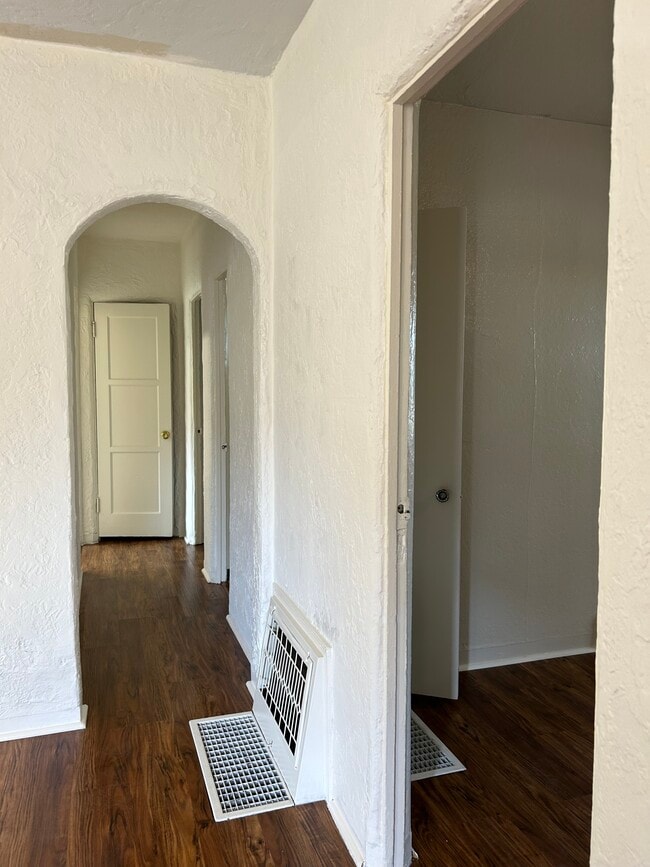 Building Photo - 33141 Case St