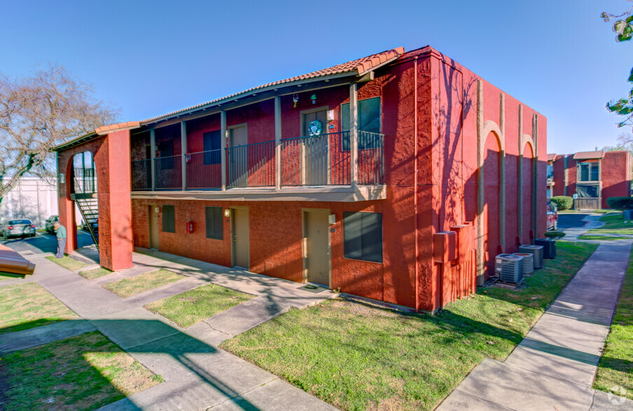 Primary Photo - Windrush Apartments