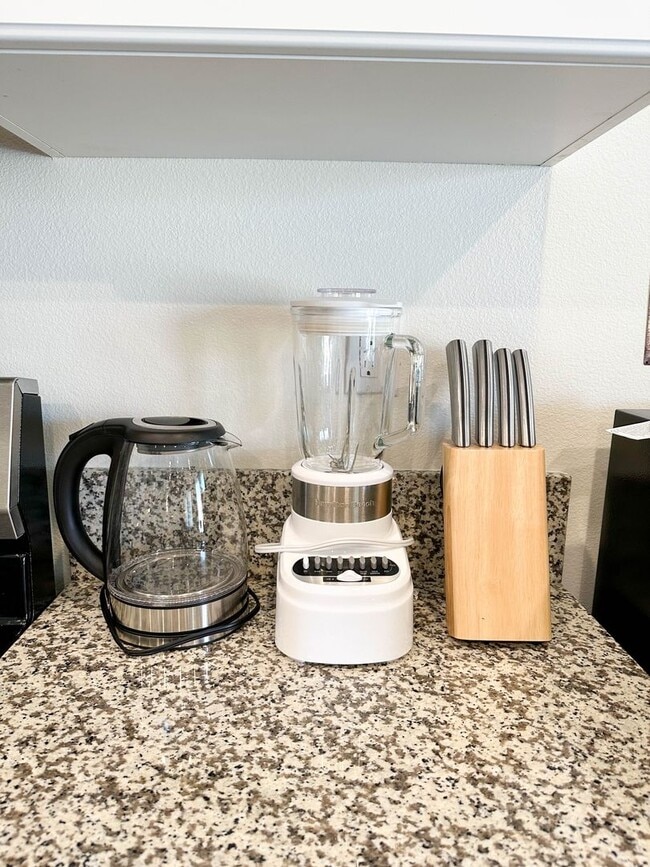 Building Photo - COMING SOON! * RARE OPPORTUNITY * SENIOR (55+) ROOM FOR RENT IN PRISTINE GATED COMMUNITY IN MENIFEE!