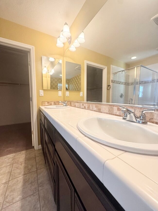 Building Photo - 72 Crystalwood Cir