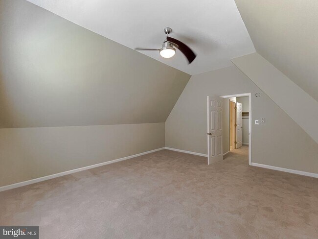 Building Photo - 48170 Livonia Cir