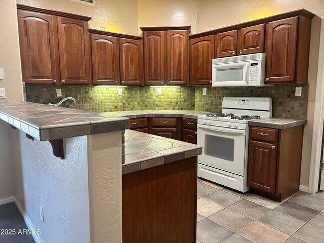 Building Photo - 3131 E Legacy Dr