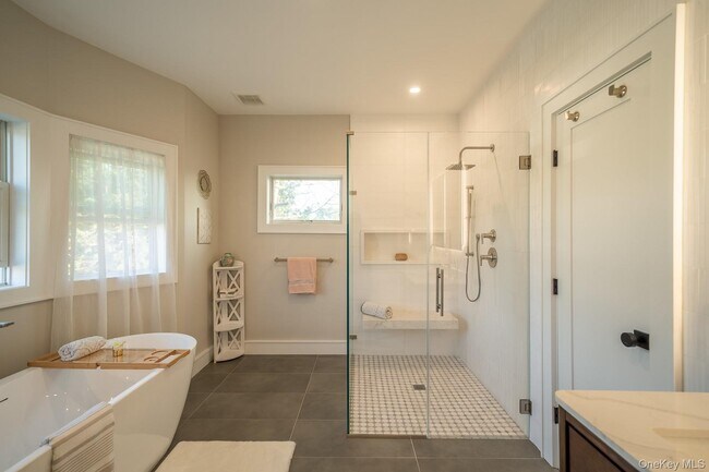 Building Photo - 60 Ramble Ln