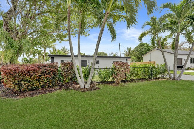 Building Photo - 234 NE 14th Ave