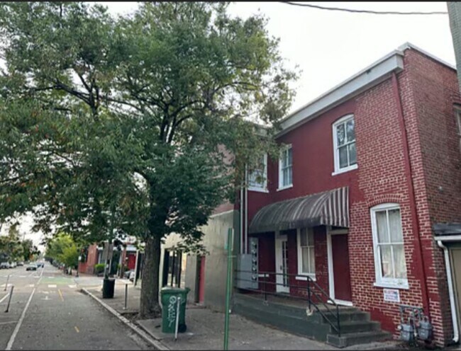 Building Photo - 101 E Clay St
