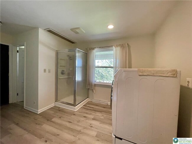 Building Photo - 1331 Armstrong Rd