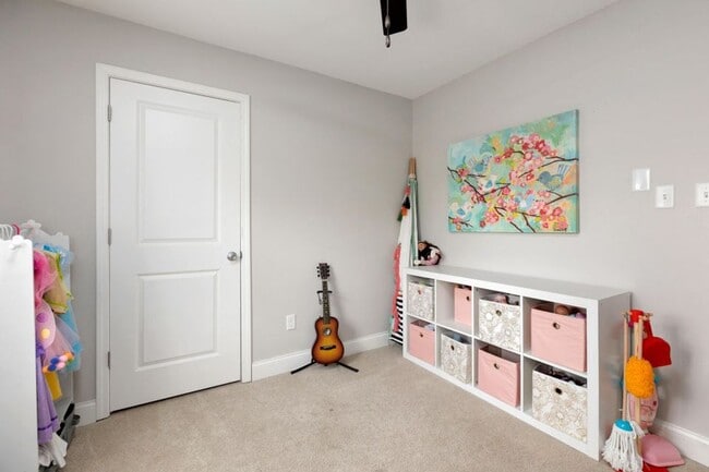 Building Photo - Beautiful Single Family Home