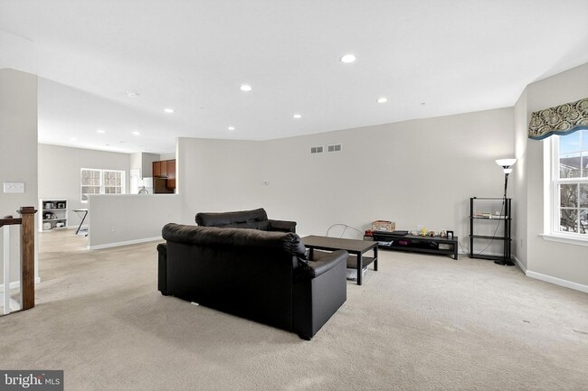 Building Photo - 48 Munro Rd