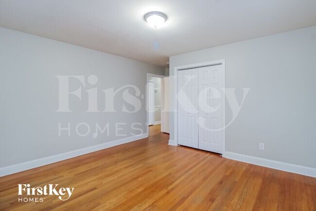 Building Photo - 690 Valley Brook Ln
