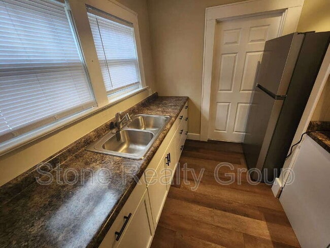 Building Photo - 823 S 10th St