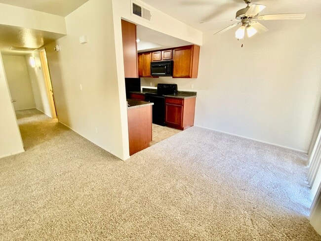 Building Photo - 3 Bedroom 2 Bathroom in Scottsdale