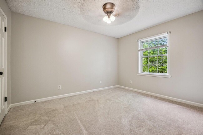 Building Photo - 2232 Burfordi Ln