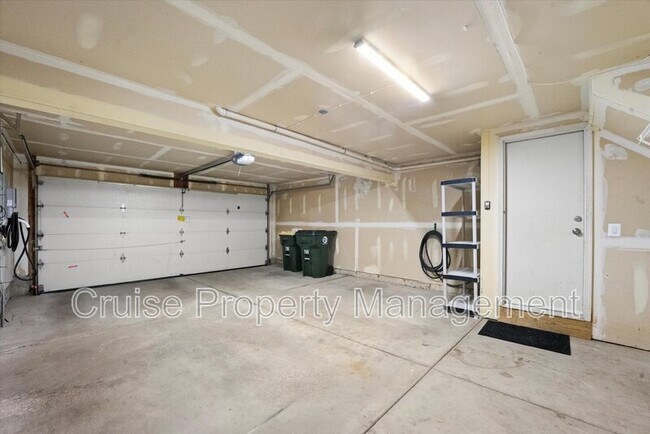 Building Photo - 61 S Treehouse Ln