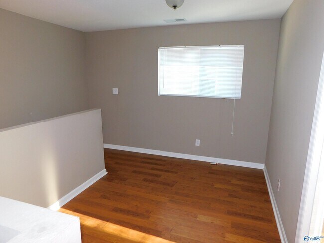 Building Photo - 3146 Castlecreek Dr SW