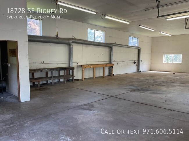 Building Photo - 18728 SE Richey Rd