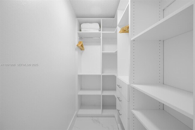 Building Photo - 18100 N Bay Rd