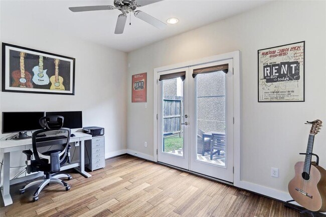 Building Photo - 4106 Marina St