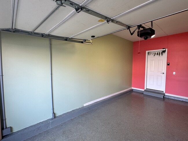 Building Photo - 72 Andrews Way