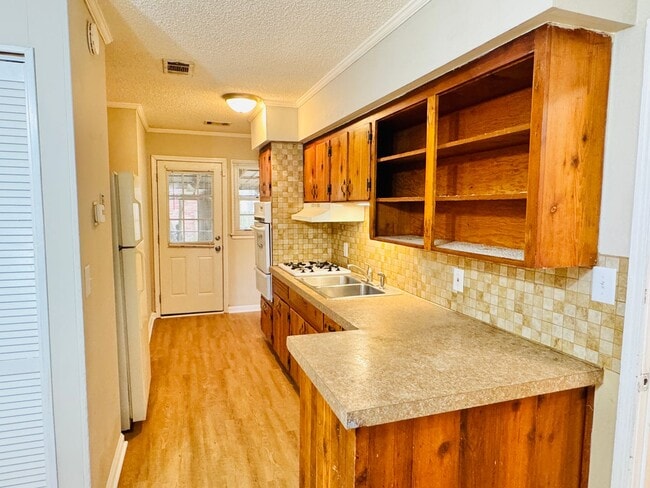 Building Photo - Adorable 3-Bedroom Home in Lakeview Heights