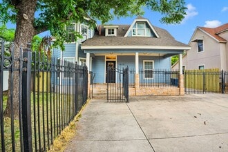 Building Photo - Charming 4-Bedroom Home near Downtown SA!