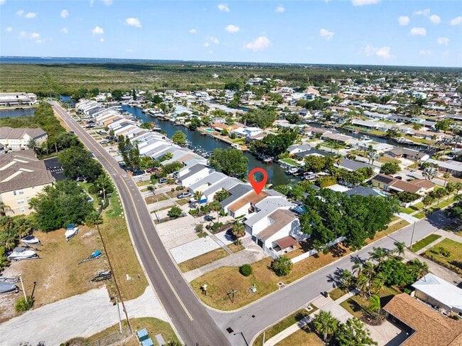 Building Photo - 8705 Bay Pointe Dr