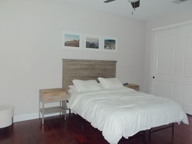 Building Photo - Spacious 4 Bed / 5 Bath Two-Story Home wit...