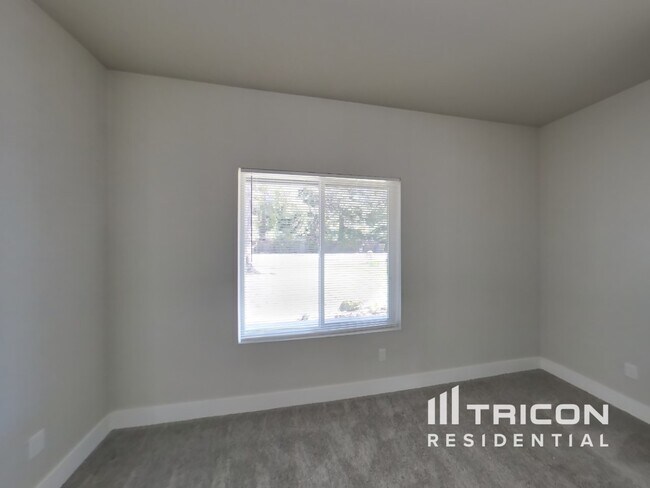Building Photo - 5144 Victory Dr SW